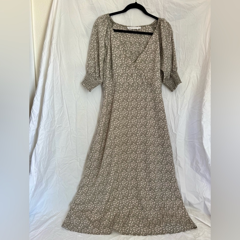 Women’s Lulu Lush maxi green flower print boho dress in a size medium